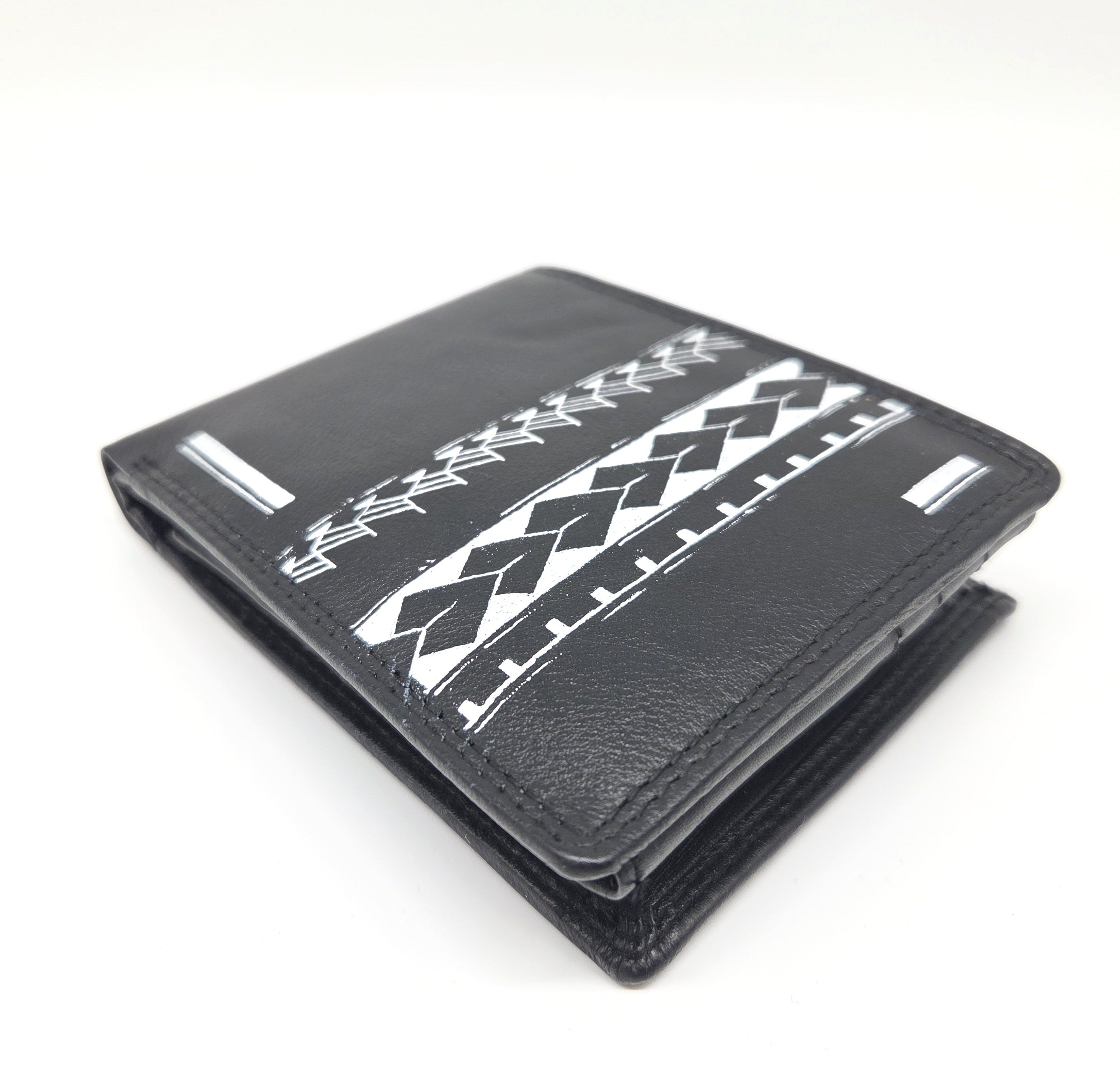 Tätowierte Geldtasche Rindsleder schwarz "MAORI"