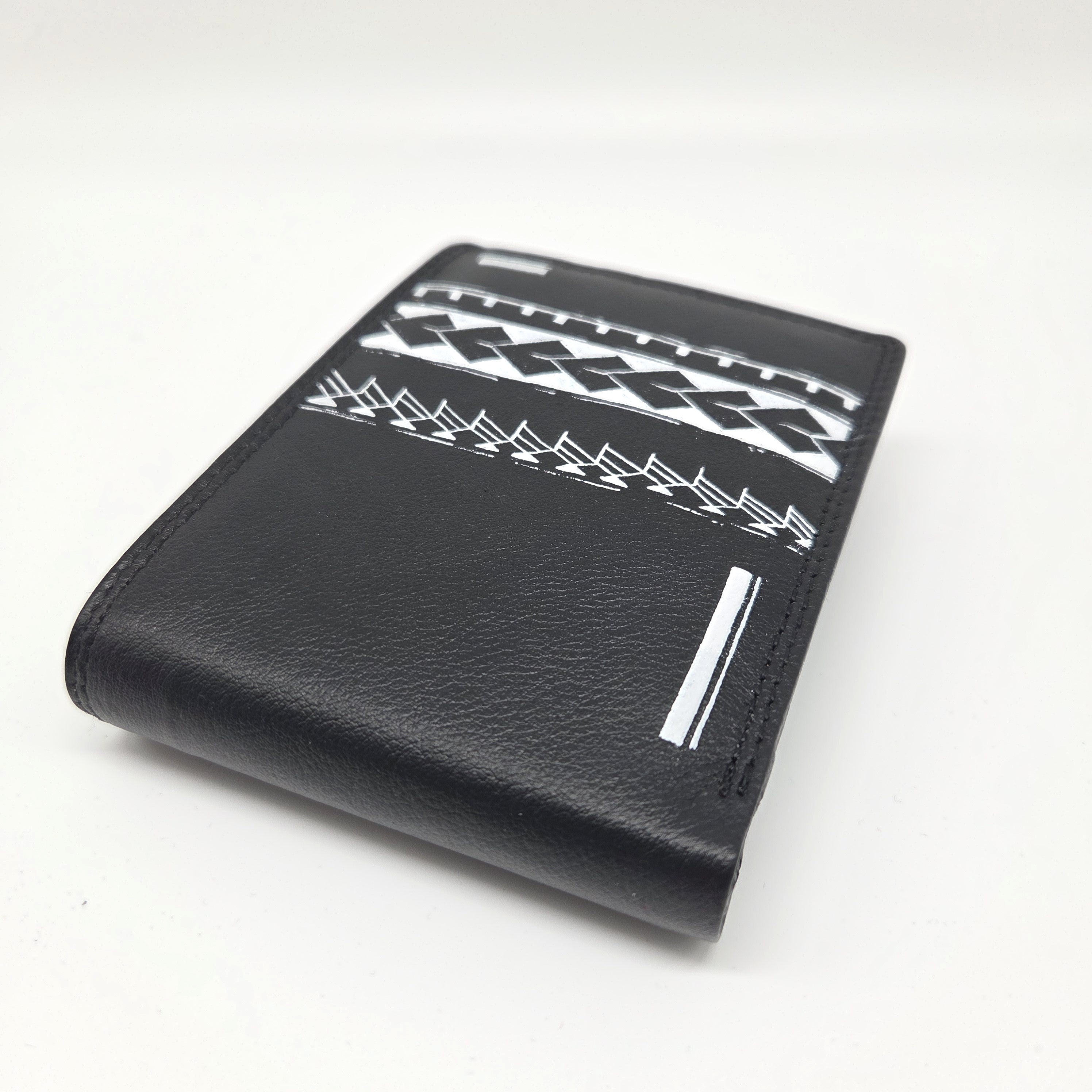 Tätowierte Geldtasche Rindsleder schwarz "MAORI"
