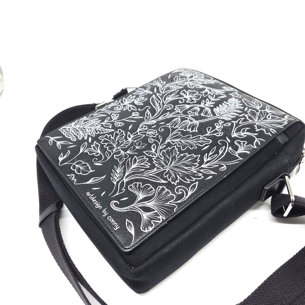 Tätowierte Tasche Canvas/Rindsleder schwarz "UN MER DE FLEURS"