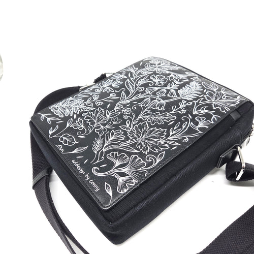 Tätowierte Tasche Canvas/Rindsleder schwarz "UN MER DE FLEURS"